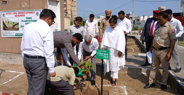 You are currently viewing ਵਿਸ਼ਵ ਵਾਤਾਵਰਨ ਦਿਵਸ – ਹਰੇਕ ਮਨੁੱਖ ਲਗਾਵੇ ਇਕ ਰੁੱਖ – ਜ਼ਿਲ੍ਹਾ ਤੇ ਸੈਸ਼ਨ ਜੱਜ
