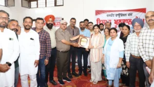 Read more about the article *ਖੂਨ ਦਾਨ ਦੇ ਸਫਲ ਆਯੋਜਨ ਲਈ ਦਸਵੰਧ ਫਾਊਂਡੇਸ਼ਨ ਸਨਮਾਨਿਤ*