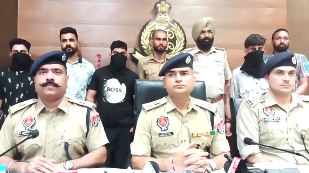 You are currently viewing ਭੂਆ ਦੇ ਮੁੰਡੇ ਨੇ ਭਰਾ ਦਾ ਕੀਤਾ ਕਤ+ਲ, ਪੁਲਿਸ ਨੇ 24 ਘੰਟਿਆਂ ਮਾਮਲਾ ਸੁਲਝਾਇਆ,ਦੋਸ਼ੀਆਨ ਨੂੰ ਅਸਲੇ ਤੇ ਗੱਡੀਆਂ ਸਮੇਤ ਕੀਤਾ ਕਾਬੂ 