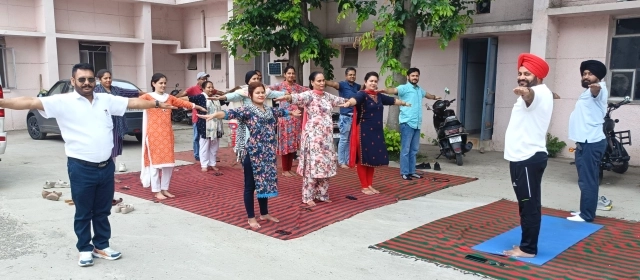 You are currently viewing ਅਜੋਕੇ ਸਮੇਂ ‘ਚ ਯੋਗ ਨੂੰ ਅਪਣਾਉਣ ਦੀ ਹੋਰ ਵਧੇਰੇ ਲੋੜ : ਡਾ.ਜਗਤਾਰ ਸਿੰਘ