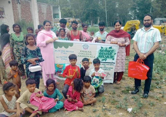 You are currently viewing ਲੋੜਵੰਦਾਂ ਦੀ ਮੱਦਦ ਲਈ ਉੱਦਮ,ਆਰ.ਆਰ.ਆਰ. ਸੈਂਟਰ ਨੇ ਵੰਡਿਆ ਸਮਾਨ