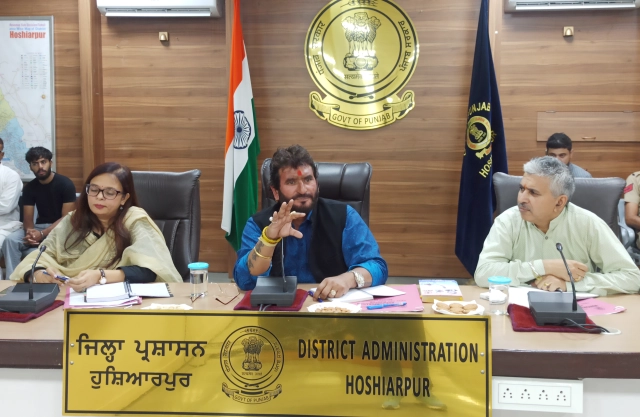 You are currently viewing ਸਫ਼ਾਈ ਕਰਮਚਾਰੀ ਕਮਿਸ਼ਨ ਸਫ਼ਾਈ ਕਰਮਚਾਰੀਆਂ ਦੀ ਭਲਾਈ ਲਈ ਵਚਨਬੱਧ : ਚੰਦਨ ਗਰੇਵਾਲ