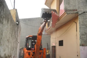 Read more about the article ਯੁੱਧ ਨਸ਼ਿਆਂ ਵਿਰੁੱਧ’ ਤਹਿਤ ਹੁਸ਼ਿਆਰਪੁਰ ਵਿਖੇ ਨਸ਼ਾ ਤਸਕਰ ਦੇ ਘਰ ‘ਤੇ ਚੱਲਿਆ ਪੀਲ਼ਾ ਪੰਜਾ