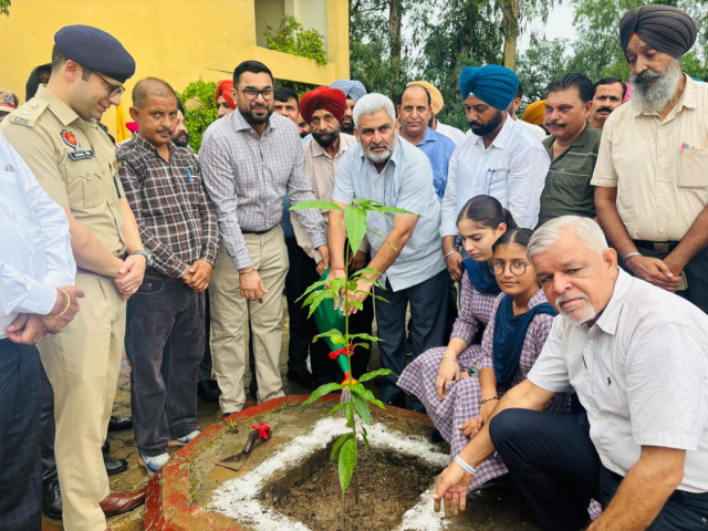 Read more about the article ਸ਼ਿਵ ਕੁਮਾਰ ਬਟਾਲਵੀ ਦੇ 89ਵੇਂ ਜਨਮ ਦਿਵਸ ਨੂੰ ਸਮਰਪਿਤ ਰਾਜ ਪੱਧਰੀ ਸਮਾਗਮ ਬਟਾਲਾ ਵਿੱਚ ਉਤਸ਼ਾਹ ਨਾਲ ਮਨਾਇਆ ਗਿਆ