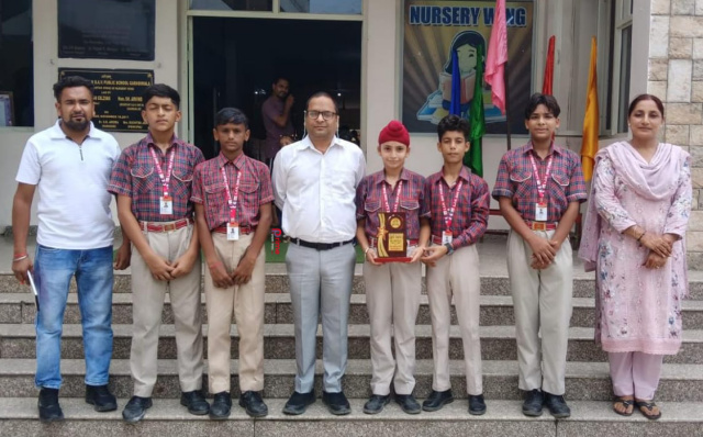 You are currently viewing ਡੀ.ਏ.ਵੀ ਪਬਲਿਕ ਸਕੂਲ ਦੇ ਵਿਦਿਆਰਥੀਆਂ ਨੇ ਬੈਡਮਿੰਟਨ ਖੇਡ ‘ਚ ਮਾਰੀ ਬਾਜ਼ੀ