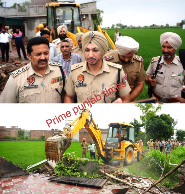 You are currently viewing ਨਸ਼ਾ ਤਸਕਰ ਵਲੋਂ ਕੀਤੀ ਨਾਜਾਇਜ਼ ਉਸਾਰੀ ’ਤੇ ਫੇਰਿਆ ਬੁਲਡੋਜ਼ਰ