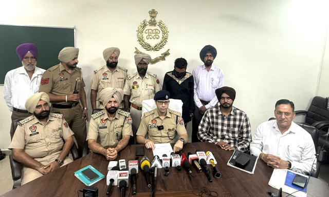 Read more about the article ਸੰਸਦ ਮੈਂਬਰ ਦੀ ਚਿੰਤਾ ‘ਤੇ ਬਟਾਲਾ ਪੁਲਿਸ ਦੀ ਤੁਰੰਤ ਕਾਰਵਾਈ,ਧਮਕੀ ਦੇ ਮਾਮਲੇ ‘ਚ ਗ੍ਰਿਫ਼ਤਾਰੀ