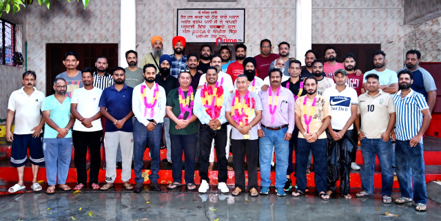 You are currently viewing ਫੋਟੋਗ੍ਰਾਫਰ ਜਥੇਬੰਦੀ ਗੜ੍ਹਦੀਵਾਲਾ ਦਾ ਹੋਇਆ ਪੂਨਰ ਗਠਨ, ਪ੍ਰਦੀਪ ਕੁਮਾਰ ਪੀ.ਕੇ ਬਣੇ ਚੇਅਰਮੈਨ 