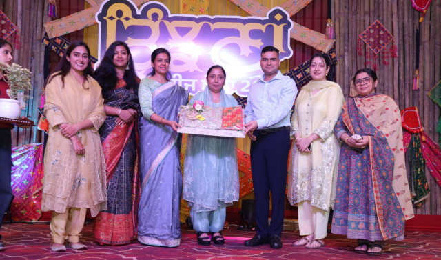 You are currently viewing ਤੀਜ ਕੇਵਲ ਤਿਉਹਾਰ ਨਹੀਂ, ਇਹ ਸਾਡੀ ਮਾਤ ਸ਼ਕਤੀ, ਸੱਭਿਆਚਾਰ ਅਤੇ ਪੇਂਡੂ ਜੀਵਨ ਦੀ ਰੂਹ ਐ : ਡਾ. ਬਲਜੀਤ ਕੌਰ