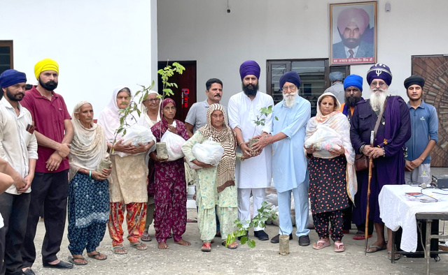 You are currently viewing ਸੋਸਾਇਟੀ ਵਲੋਂ ਮਹੀਨਾਵਾਰ ਸਮਾਗਮ ਦੌਰਾਨ 300 ਲੋੜਵੰਦਾਂ ਨੂੰ ਵੰਡਿਆ ਰਾਸ਼ਣ