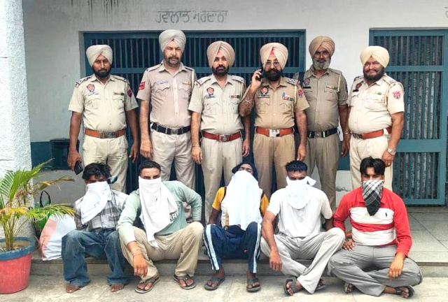 Read more about the article ਪੁਲਿਸ ਵਲੋਂ ਕਾਰਵਾਈ ਕਰਦਿਆਂ ਹੈਰੋਇਨ ਸਮੇਤ ਪੰਜ ਦੋਸ਼ੀ ਗਿ੍ਰਫਤਾਰ