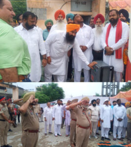 Read more about the article ਆਜ਼ਾਦੀ ਦਿਹਾੜੇ ਤੇ ਦੁਸਹਿਰਾ ਗਰਾਊਂਡ ਵਿਖੇ ਵਿਧਾਇਕ ਰਾਜਾ ਨੇ 100 ਫੁੱਟ ਉੱਚਾ ਰਾਸ਼ਟਰੀ ਝੰਡਾ ਲਹਿਰਾਇਆ 