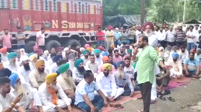 Read more about the article ਰਵੀ ਢਿੱਲੋ ਦੇ ਕਤਲ ਮਾਮਲੇ ਨੇ ਹਿਲਾਇਆ ਡੇਰਾ ਬਾਬਾ ਨਾਨਕ – ਸ਼ਹਿਰ ਬੰਦ, ਲੋਕਾਂ ਵਿੱਚ ਰੋਸ਼ ਤੇ ਦਹਿਸ਼ਤ ਦਾ ਮਾਹੌਲ