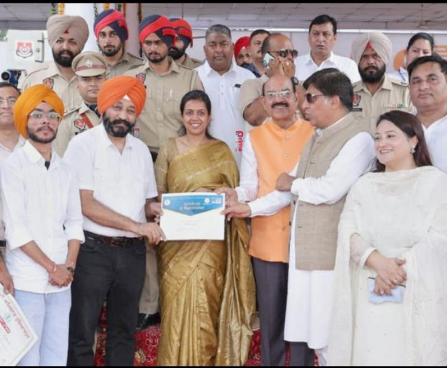 Read more about the article बेहतरीन सुविधाएं प्रदान करने पर SMO दसूहा सम्मानित