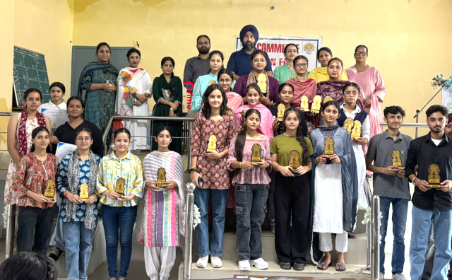 Read more about the article ਖ਼ਾਲਸਾ ਕਾਲਜ ਵਿਖੇ ‘ਵਿਸ਼ਵ ਉੱਦਮੀ ਦਿਵਸ’ ਮਨਾਇਆ ਗਿਆ