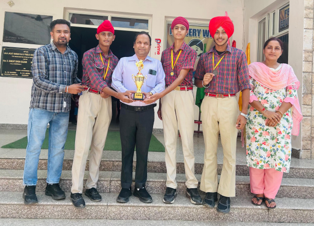 You are currently viewing ਡੀ.ਏ.ਵੀ ਪਬਲਿਕ ਸਕੂਲ ਦੇ ਵਿਦਿਆਰਥੀਆਂ ਨੇ ਜ਼ਿਲ੍ਹਾ ਪੱਧਰ ਦੀਆਂ ਖੇਡਾਂ ‘ਚ ਮਾਰੀ ਬਾਜ਼ੀ