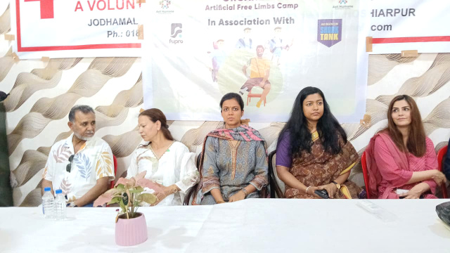 Read more about the article ਰੈੱਡ ਕਰਾਸ ਸੋਸਾਇਟੀ ਨੇ ਐਕਟ ਹਿਊਮਨ ਸੋਸਾਇਟੀ ਦੇ ਸਹਿਯੋਗ ਨਾਲ ਲਗਾਇਆ ਨਕਲੀ ਅੰਗ ਲਗਾਉਣ ਸਬੰਧੀ ਮੁਫ਼ਤ ਕੈਂਪ