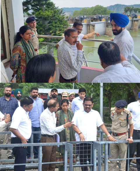 Read more about the article ਮੁੱਖ ਸਕੱਤਰ ਪੰਜਾਬ ਵੱਲੋਂ ਪੌਂਗ ਡੈਮ ਅਤੇ ਮੁਕੇਰੀਆਂ ਦੇ ਹੜ੍ਹ ਪ੍ਰਭਾਵਿਤ ਇਲਾਕਿਆਂ ਦਾ ਦੌਰਾ