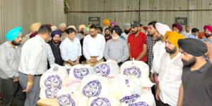 Read more about the article ਔਖੀ ਘੜੀ ‘ਚ ਹੜ੍ਹ ਪੀੜਤਾਂ ਦੀ ਸਹਾਇਤਾ ਲਈ ਡੇਰਾ ਬਾਬਾ ਨਾਨਕ ਪਹੁੰਚੇ ਡਾ. ਐਸ.ਪੀ ਸਿੰਘ ਉਬਰਾਏ