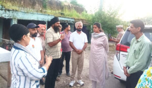 Read more about the article ਡਿਪਟੀ ਕਮਿਸ਼ਨਰ ਨੇ ਹੜ੍ਹ ਪ੍ਰਭਾਵਿਤ ਇਲਾਕਿਆਂ ਦਾ ਦੌਰਾ ਕਰਕੇ ਦਿੱਤੇ ਸਖ਼ਤ ਨਿਰਦੇਸ਼, ਸੱਤ ਦਿਨ ‘ਚ ਮੰਗੀ ਰਿਪੋਰਟ