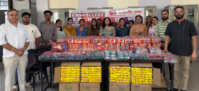 You are currently viewing KMS ਕਾਲਜ ਦਸੂਹਾ ਵੱਲੋਂ NSS ਯੂਨਿਟ ਅਤੇ ਯੁਵਕ ਸੇਵਾਵਾਂ ਕਲੱਬ ਦਸੂਹਾ ਦੇ ਸਹਿਯੋਗ ਨਾਲ ਅਧਿਆਪਕ ਦਿਵਸ ਦੇ ਮੌਕੇ ਤੇ ਹੜ੍ਹ ਪੀੜਤਾਂ ਦੀ ਸਹਾਇਤਾ ਕੀਤੀ – ਪ੍ਰਿੰਸੀਪਲ ਡਾ. ਸ਼ਬਨਮ ਕੌਰ