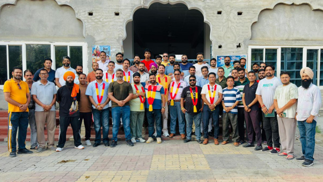 Read more about the article ਫੋਟੋਗ੍ਰਾਫਰ ਮੰਚ ਦਸੂਹਾ ਦਾ ਹੋਇਆ ਗਠਨ, ਹਰਜਿੰਦਰ ਸਿੰਘ ਚੈਅਰਮੈਨ ਤੇ ਮਨਦੀਪ ਸਿੰਘ ਬੱਬੂ ਪ੍ਰਧਾਨ ਨਿਯੁਕਤ