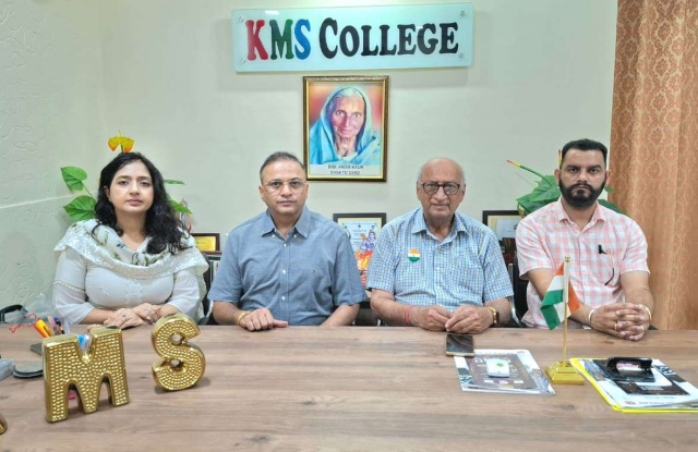 You are currently viewing KMS ਕਾਲਜ ਦਸੂਹਾ ਹੜ੍ਹ ਪੀੜਤ ਲੋਕਾਂ ਦੀ ਸਹਾਇਤਾ ਲਈ ਹਮੇਸ਼ਾ ਤਿਆਰ – ਪ੍ਰਿੰਸੀਪਲ ਡਾ. ਸ਼ਬਨਮ ਕੌਰ