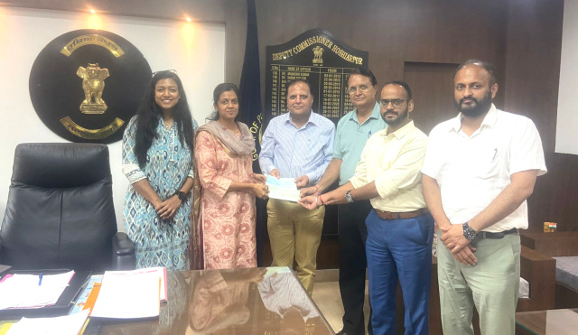 Read more about the article ਵਰਧਮਾਨ ਏ.ਐਂਡ ਈ ਵੱਲੋਂ ਹੜ੍ਹ ਪੀੜਤਾਂ ਦੀ ਮਦਦ ਲਈ 6.50 ਲੱਖ ਰੁਪਏ ਦਾ ਯੋਗਦਾਨ