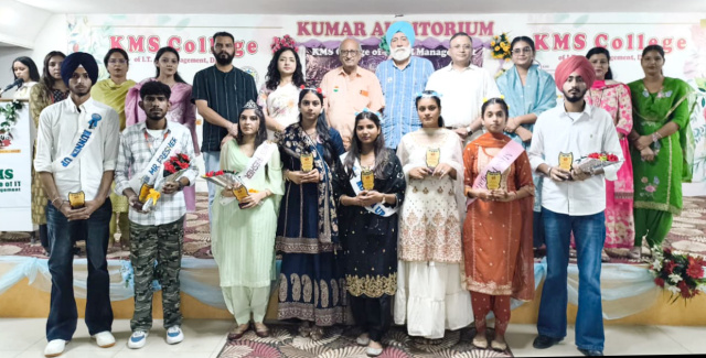 You are currently viewing KMS ਕਾਲਜ ਵਿਖੇ ਨਵੇਂ ਵਿਦਿਆਰਥੀਆਂ ਦੀ ਵੈਲਕਮ ਫਰੈਸ਼ਰ ਪਾਰਟੀ ਕਮ ਟੈਲੇਂਟ ਹੰਟ 2025 ਕਰਵਾਇਆ ਗਿਆ – ਪ੍ਰਿੰਸੀਪਲ ਡਾ.ਸ਼ਬਨਮ ਕੌਰ