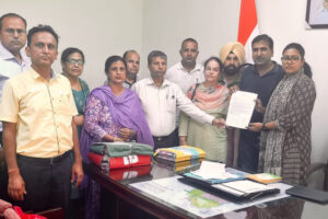 Read more about the article ਏਡਿਡ ਸਕੂਲਾਂ ਸਬੰਧੀ ਸਹਾਇਕ ਕਮਿਸ਼ਨਰ ਰਾਹੀਂ ਸਿੱਖਿਆ ਸਕੱਤਰ ਨੂੰ ਭੇਜਿਆ ਮੈਮੋਰੰਡਮ