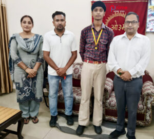 Read more about the article ਡੀ.ਏ.ਵੀ ਪਬਲਿਕ ਸਕੂਲ ਦੇ ਵਿਦਿਆਰਥੀ ਨਵਜੋਤ ਸਿੰਘ ਨੇ ਵਾਲੀਬਾਲ ਖੇਡ ‘ਚ ਆਪਣਾ ਨਾਮ ਚਮਕਾਇਆ