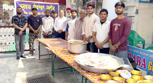 Read more about the article ਯੁਵਕ ਸੇਵਾਵਾਂ ਕਲੱਬ ਚੌਧਰੀ ਬੰਤਾ ਸਿੰਘ ਕਲੋਨੀ ਅਤੇ ਕੇ.ਐਮ.ਐਸ. ਕਾਲਜ ਦਸੂਹਾ ਵੱਲੋਂ ਲੰਗਰ ਦਾ ਆਯੋਜਨ