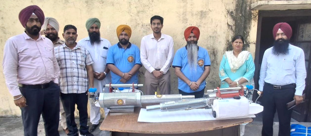 You are currently viewing ਸਰਬੱਤ ਦਾ ਭਲਾ ਚੈਰੀਟੇਬਲ ਟਰੱਸਟ ਜਿਲਾ ਗੁਰਦਾਸਪੁਰ ਨੇ ਹੜ ਪੀੜਤਾਂ ਲਈ ਫੋਗਿੰਗ ਮਸ਼ੀਨਾਂ, ਤਰਪਾਲਾਂ ਤੇ ਮੱਛਰਦਾਨੀਆਂ ਪ੍ਰਸ਼ਾਸਨ ਨੂੰ ਭੇਂਟ ਕੀਤੀਆਂ