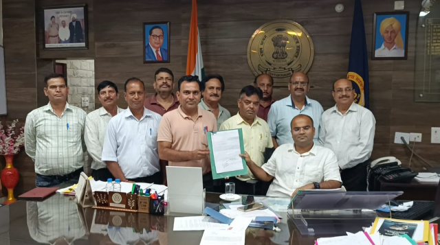 You are currently viewing ਕਰਮਚਾਰੀਆਂ ਦੀਆਂ ਮੰਗਾਂ ਪ੍ਰਧਾਨ ਮੰਤਰੀ ਤੱਕ ਪਹੁੰਚਾਈਆਂ