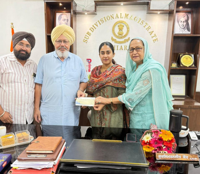 You are currently viewing ਗੁਰਦੁਆਰਾ ਸਾਹਿਬ ਕੰਗ ਮਾਈ ਵੱਲੋਂ ਹੜ੍ਹ ਪੀੜਤਾਂ ਦੀ ਸਹਾਇਤਾ ਲਈ ਇਕ ਲੱਖ ਰੁਪਏ ਦਾ ਯੋਗਦਾਨ