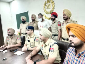 Read more about the article ਪੁਲਿਸ ਵੱਲੋਂ ਵੱਡੀ ਕਾਮਯਾਬੀ: ਅੰਤਰਰਾਸ਼ਟਰੀ ਫਰਾਰ ਬੱਬਰ ਖਾਲਸਾ ਅੱਤਵਾਦੀ ਪਰਮਿੰਦਰ ਸਿੰਘ ਉਰਫ ਪਿੰਦੀ ਦੁਬਈ ਤੋਂ ਡਿਪੋਰਟ ਕਰਕੇ ਗ੍ਰਿਫਤਾਰ