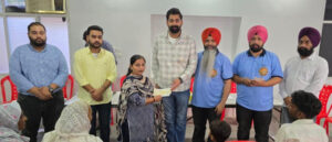 Read more about the article ਸਰਬੱਤ ਦਾ ਭਲਾ ਟਰੱਸਟ ਵੱਲੋਂ ਵਿਧਵਾਵਾਂ, ਅੰਗਹੀਣਾਂ ਤੇ ਲੋੜਵੰਦਾਂ ਨੂੰ ਪੈਨਸ਼ਨਾਂ ਦੇ ਚੈਕ ਵੰਡੇ