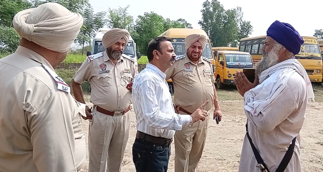Read more about the article ਸਕੂਲੀ ਬੱਸਾਂ ਦੀ ਵੱਡੀ ਚੈਕਿੰਗ : ਬੱਚਿਆਂ ਦੀ ਸੁਰੱਖਿਆ ਨਾਲ ਖਿਲਵਾਰ ਬੇਨਕਾਬ, 12 ਬੱਸਾਂ ਦੇ ਚਲਾਨ