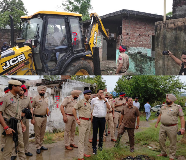 Read more about the article ਯੁੱਧ ਨਸ਼ਿਆਂ ਵਿਰੁੱਧ’ ਤਹਿਤ ਟਾਂਡਾ ਦੀ ਚੰਡੀਗੜ੍ਹ ਕਲੋਨੀ ‘ਚ ਨਸ਼ਾ ਤਸਕਰ ਦੇ ਘਰ ‘ਤੇ ਚੱਲਿਆ ਪੀਲਾ ਪੰਜਾ