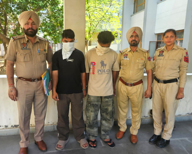 You are currently viewing ਨਸ਼ੀਲੀਆਂ ਗੋਲੀਆਂ ਤੇ ਹੈਰੋਇਨ ਸਮੇਤ 02 ਨੌਜਵਾਨ ਆਏ ਪੁਲਿਸ ਅੜਿੱਕੇ 