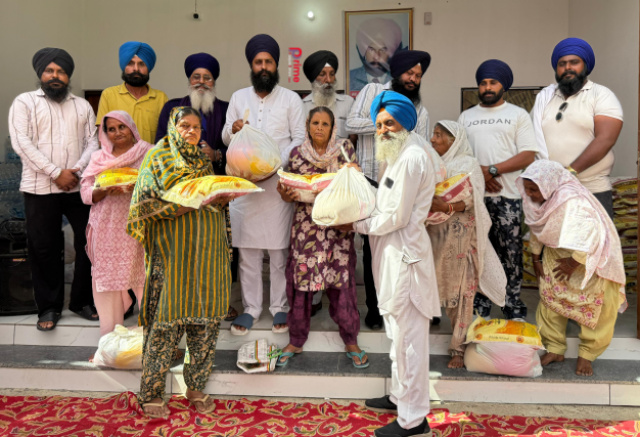 You are currently viewing ਸੋਸਾਇਟੀ ਵਲੋਂ ਮਹੀਨਾਵਾਰ ਸਮਾਗਮ ਦੌਰਾਨ 300 ਲੋੜਵੰਦਾਂ ਨੂੰ ਵੰਡਿਆ ਰਾਸ਼ਣ