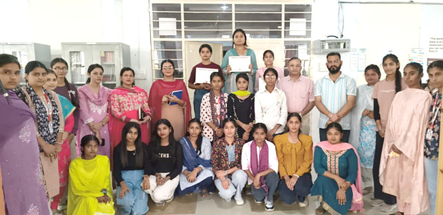 You are currently viewing KMS ਕਾਲਜ ਵਿਖੇ ਮਹਿੰਦੀ ਪ੍ਰਤੀਯੋਗਿਤਾ ਕਰਵਾਈ ਗਈ