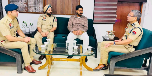 You are currently viewing ਵਿਧਾਇਕ ਸ਼ੈਰੀ ਕਲਸੀ ਨੇ ਡੀ.ਜੀ.ਪੀ ਪੰਜਾਬ ਗੌਰਵ ਯਾਦਵ ਕੀਤੀ ਮੀਟਿੰਗ