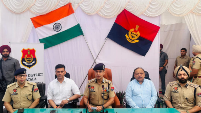 You are currently viewing ਦੀਵਾਲੀ ਤੋਂ ਪਹਿਲਾਂ ਪੰਜਾਬ ‘ਚ ਉੱਚ ਅਲਰਟ — ਡੀ.ਜੀ.ਪੀ. ਗੌਰਵ ਯਾਦਵ ਦੇ ਹੁਕਮ ‘ਤੇ ਸੂਬੇ ਭਰ ‘ਚ ਪੁਲਿਸ ਦਾ ਵੱਧ ਤੋਂ ਵੱਧ ਪਹਿਰਾ, ਸਰਹੱਦਾਂ ‘ਤੇ ਸਖ਼ਤ ਨਾਕੇ