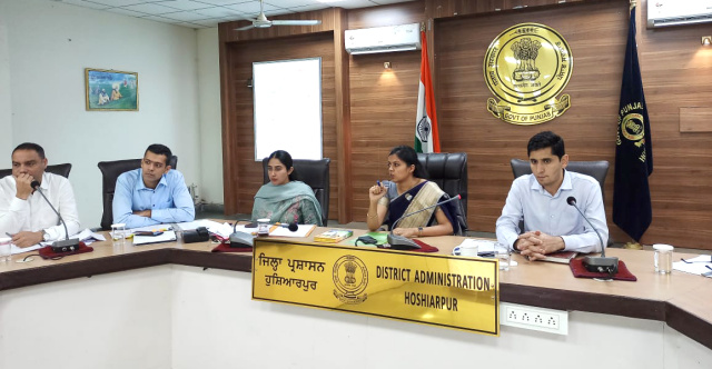 Read more about the article ਡਿਪਟੀ ਕਮਿਸ਼ਨਰ ਆਸ਼ਿਕਾ ਜੈਨ ਨੇ ਵੱਖ-ਵੱਖ ਵਿਭਾਗਾਂ ਦੇ ਕਾਰਜਾਂ ਦੀ ਪ੍ਰਗਤੀ ਦਾ ਲਿਆ ਜਾਇਜ਼ਾ