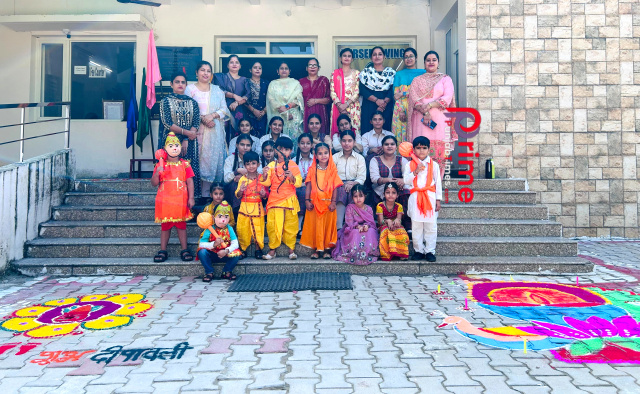 You are currently viewing ਡੀਏਵੀ ਪਬਲਿਕ ਸਕੂਲ ਗੜਦੀਵਾਲਾ ਵਿਖੇ ‘ਦਿਵਾਲੀ ਦਾ ਤਿਉਹਾਰ ਧੂਮਧਾਮ ਨਾਲ ਮਨਾਇਆ