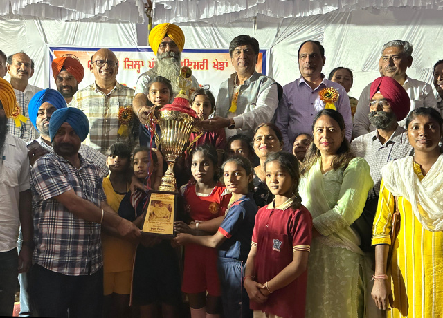 You are currently viewing ਜ਼ਿਲ੍ਹਾ ਪੱਧਰੀ ਪ੍ਰਾਇਮਰੀ ਖੇਡਾਂ ਦਾ ਇਨਾਮ ਵੰਡ ਸਮਾਰੋਹ ਲਾਜਵੰਤੀ ਮਲਟੀਪਰਪਜ਼ ਸਟੇਡੀਅਮ ਵਿਖੇ ਸਮਾਪਤ