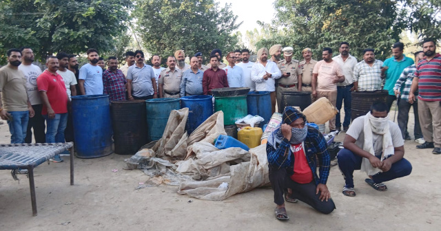 You are currently viewing ਹਿਮਾਚਲ ਸਰਹੱਦ ‘ਤੇ ਆਬਕਾਰੀ ਵਿਭਾਗ ਦੀ ਸਾਂਝੀ ਕਾਰਵਾਈ ‘ਚ 8100 ਕਿਲੋ ਲਾਹਣ ਤੇ 300 ਲੀਟਰ ਕੱਚੀ ਸ਼ਰਾਬ ਬਰਾਮਦ