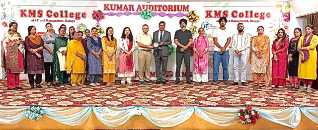 You are currently viewing KMS ਕਾਲਜ ਦਸੂਹਾ ਵਿਖੇ “ਭਾਰਤੀ ਪਰਿਪੇਖ ’ਚ ਮਨੁੱਖੀ ਅਧਿਕਾਰ” ਵਿਸ਼ੇ ‘ਤੇ ਸੈਮੀਨਾਰ ਦਾ ਆਯੋਜਨ