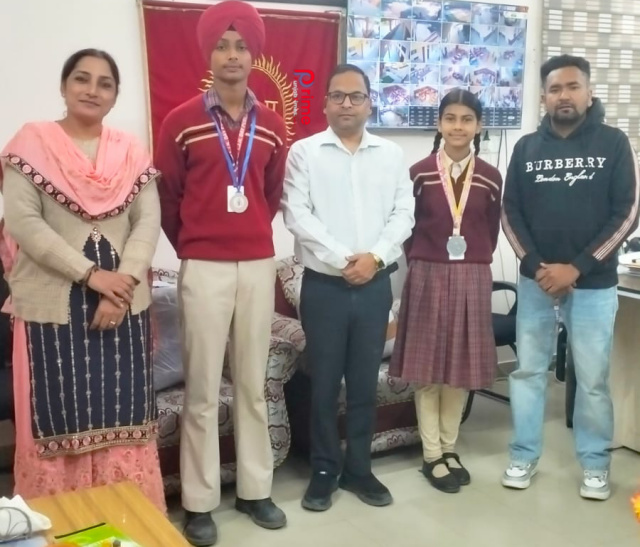 You are currently viewing ਡੀ.ਏ.ਵੀ ਪਬਲਿਕ ਸਕੂਲ ਗੜਦੀਵਾਲਾ ਵਿਖੇ ਆਜ਼ਾਦੀ ਦਿਹਾੜਾ ਮਨਾਇਆ ਗਿਆ